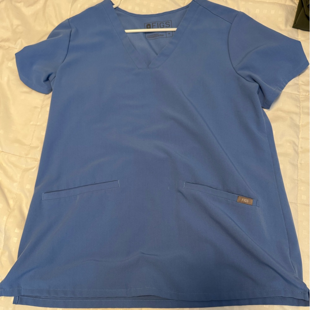 Figs Women's Short Sleeve Blue 2 pocket scrub top